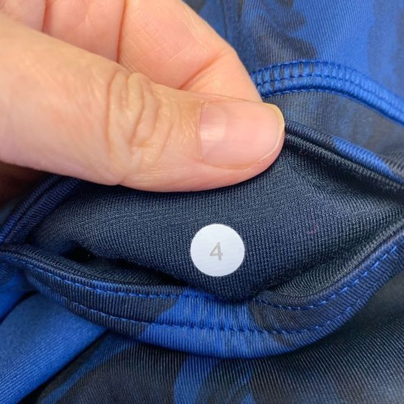 Lululemon Wunder Under Crop II Full On Luxtreme Jumbo Inky Floral Size 4 - Picture 7 of 9